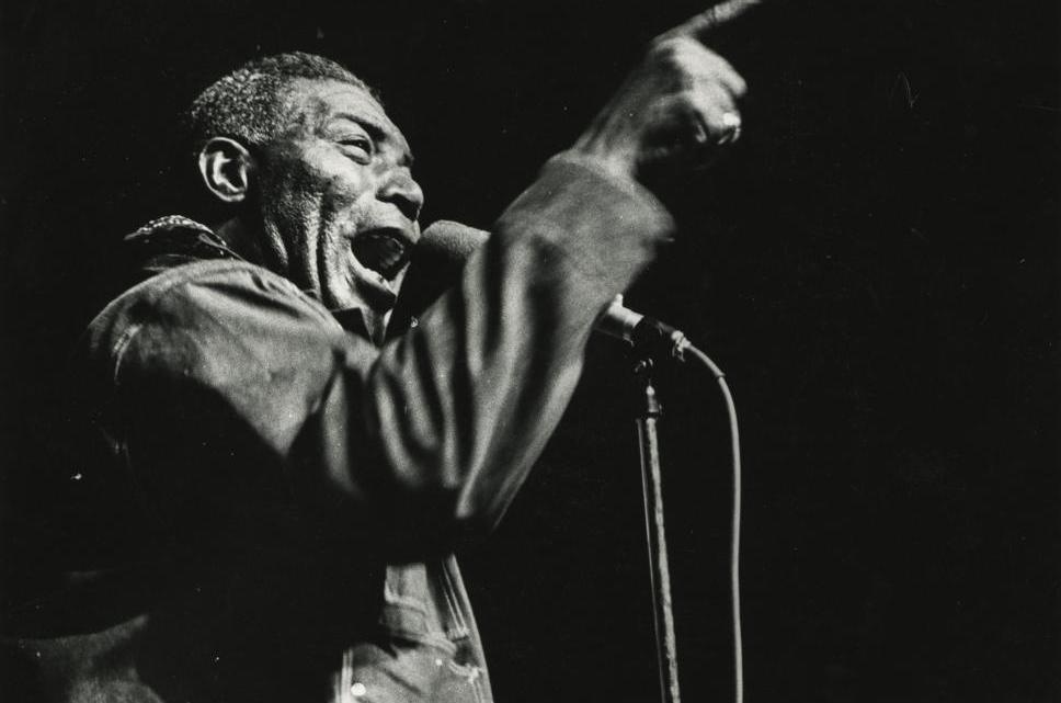 A Whoa Oh Blues Three Way Howlin Wolf Smokestack Lightnin